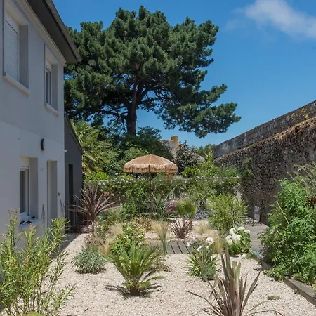 D'hote Et Du Jardin Des Corsaires *
